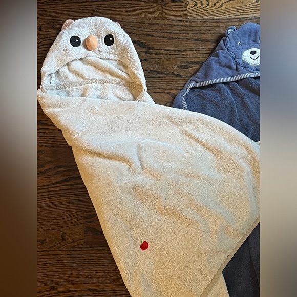 Apple Park/ Carter’s bundle of 2 hooded bath towels owl/bear ivory /blue cotton - Picture 2 of 9